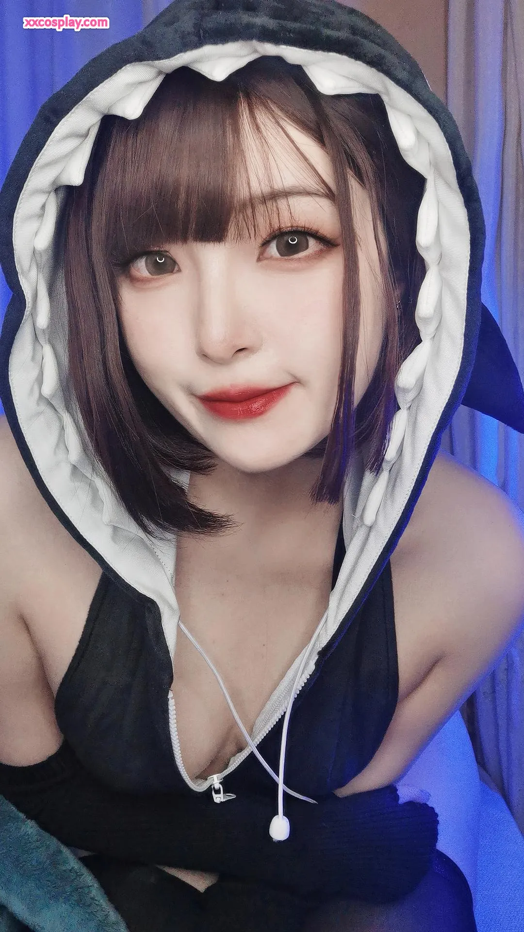 Natsuko夏夏子: Seductive Orca Cosplay